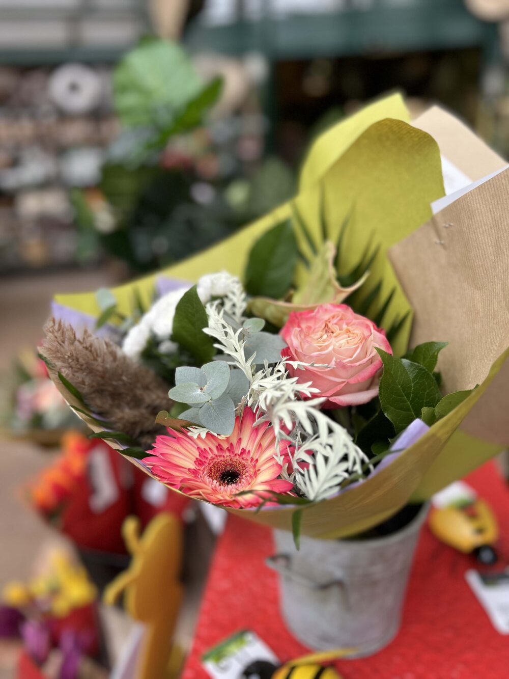 5 bouquet de fleurs rose et eucalyptus montbeliard fleuriste 5 bouquet de fleurs rose et eucalyptus montbeliard fleuriste